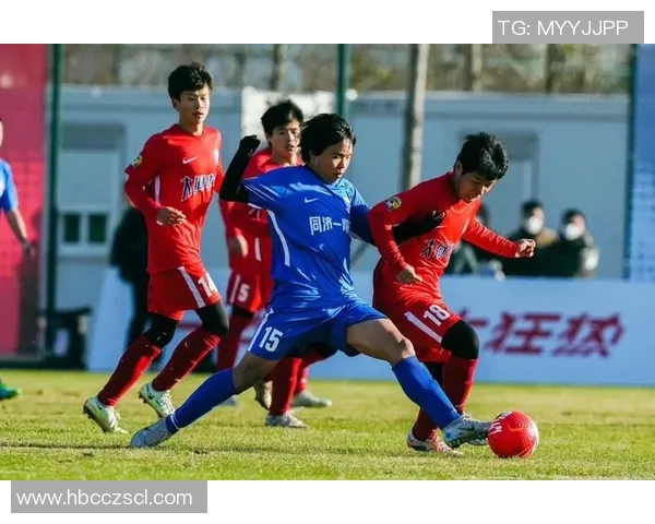 赛后分析:上海足球队与成都足球队在比赛中的战术灵活性对比探讨